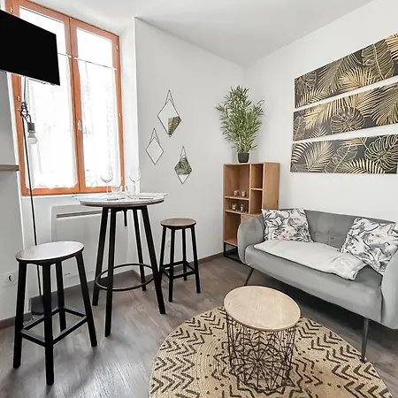 Апартаменты T2 Au Coeur De La Vieille Historique Монлюсон