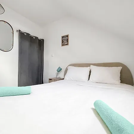 T2 Au Coeur De La Vieille Historique * Монлюсон