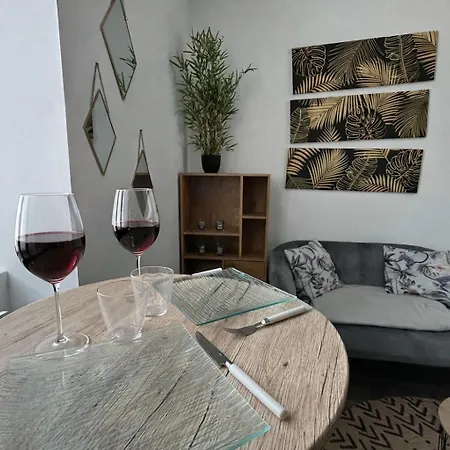 Апартаменты T2 Au Coeur De La Vieille Historique