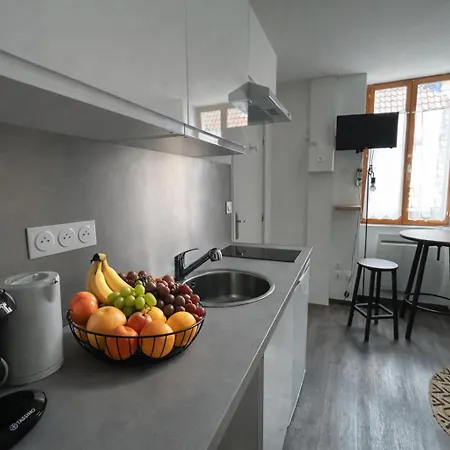 T2 Au Coeur De La Vieille Historique * Монлюсон